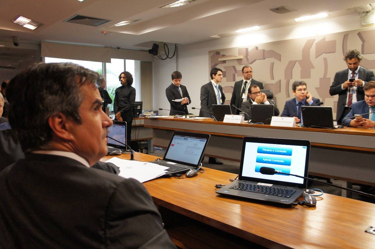 O senador piauiense participa da comissão mista